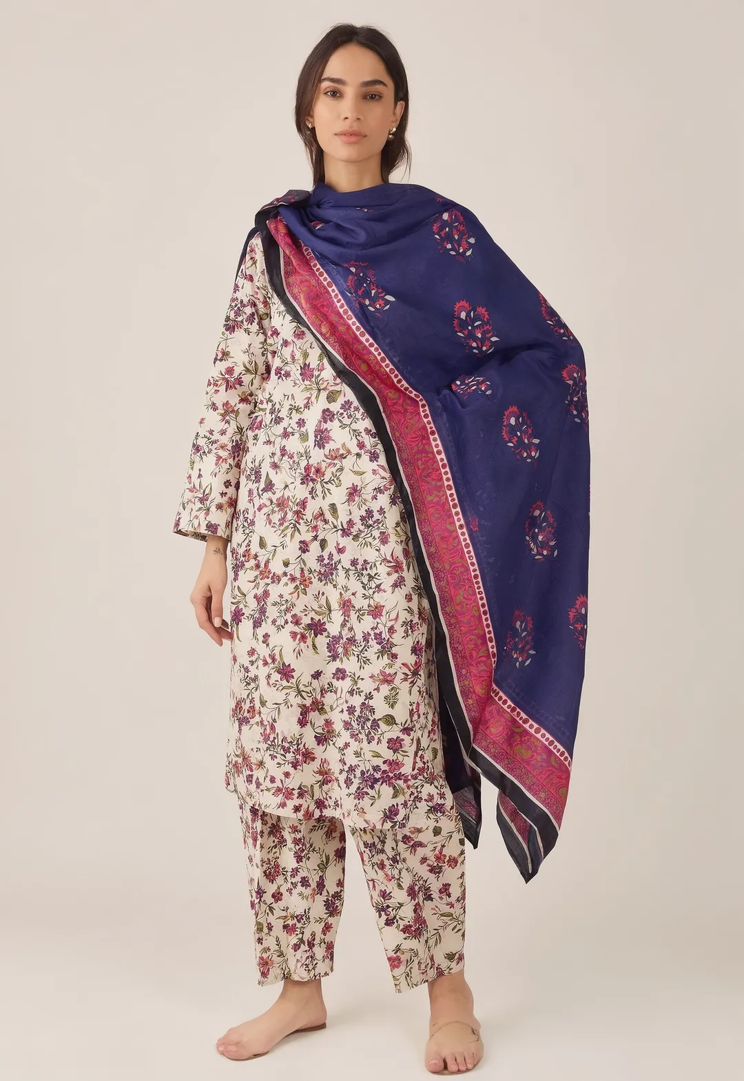 Stylish 3 Pcs Women's Unstitched Digital Print Suit - Image 3