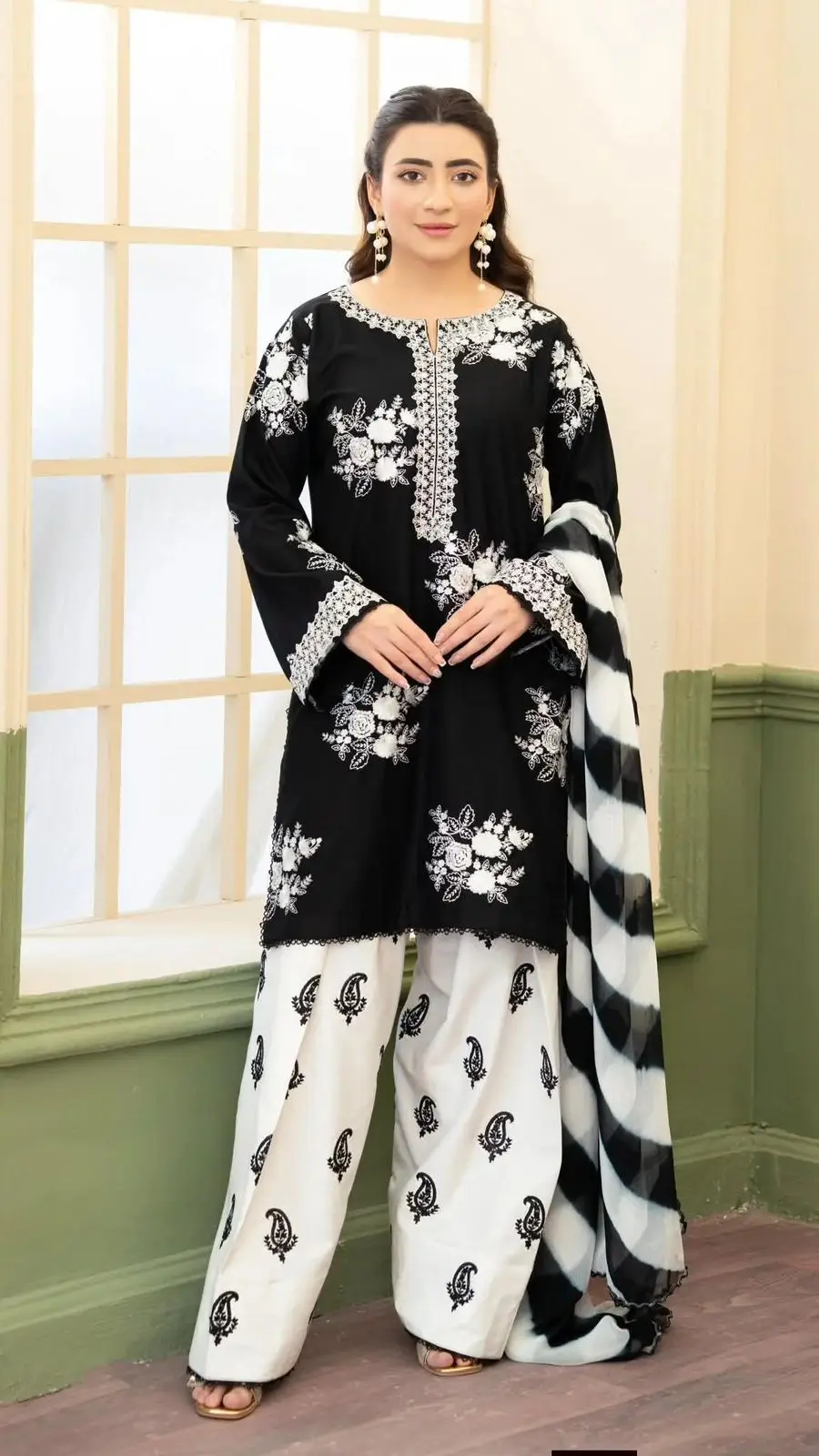 3 Pcs Women's Unstitched Embroidered Suit (With Colour Options) - Image 2